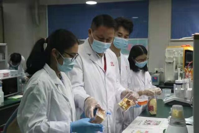 广州这群技工评上了职称！实战经验成为食品研发新引擎